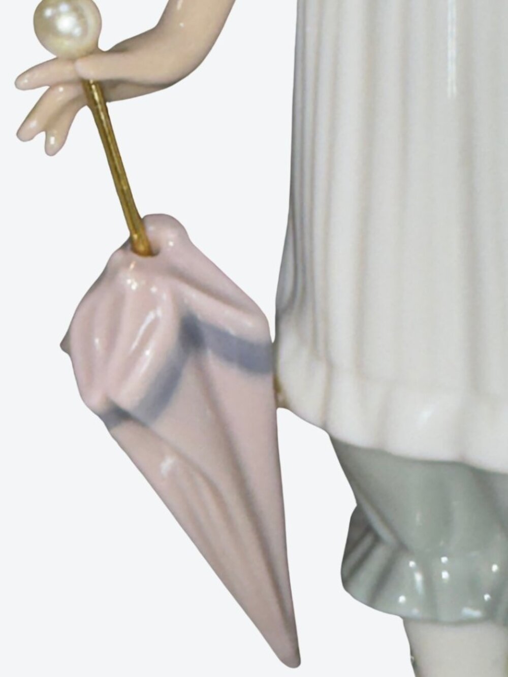 NAO by LLADRÓ April Showers Girl with Umbrella Porcelain Figurine - Picture 13 of 13